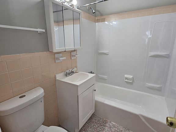 2nd image of 162 Fountain St #1A2