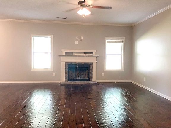 4th image of 30 New Castle Dr