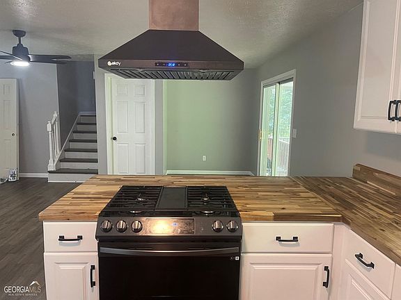 3rd image of 1884 Suwanee Ter