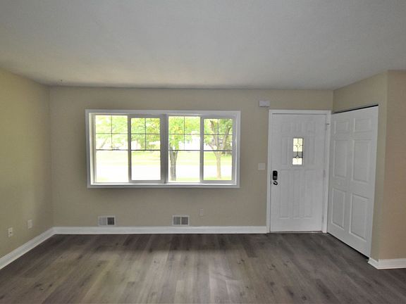 3rd image of 937 Blackoaks Ln