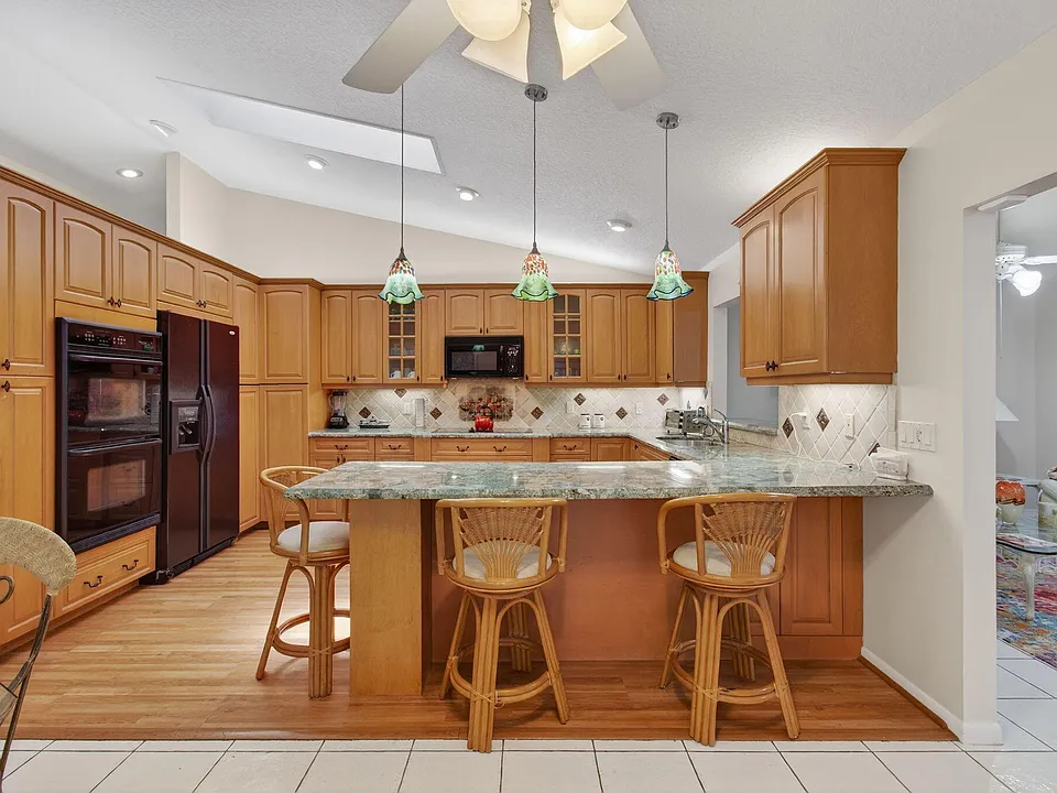 2925 Riviera Dr
