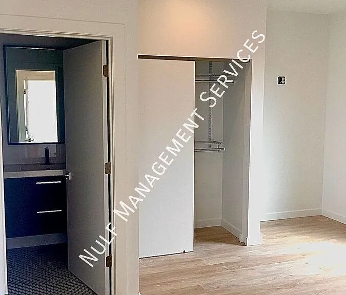 110 S 15th St #1 — Photo 11
