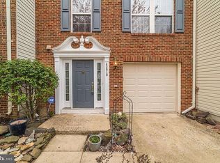 43010 Center St, Chantilly, VA 20152