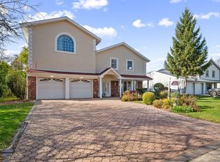 89 Nottingham Road, Manhasset Hills, NY 11040