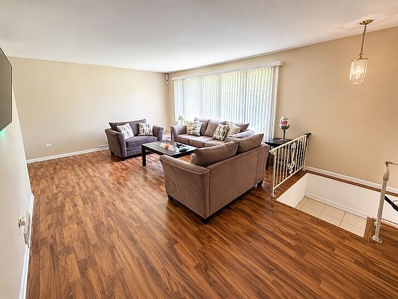 2nd image of 4018 Violet Ln
