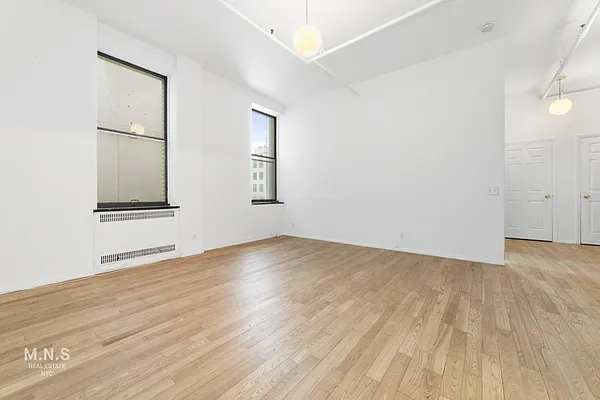 Rented by MNS | media 10