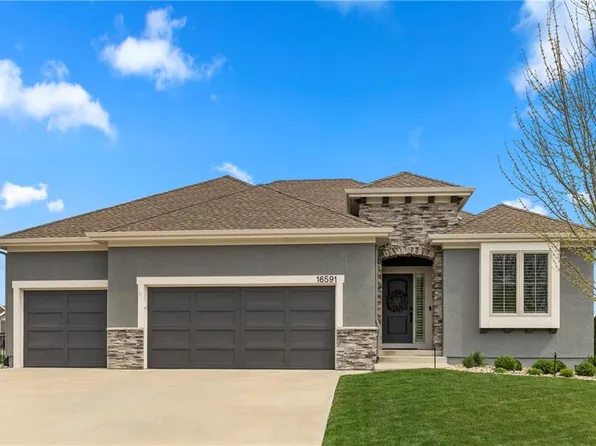 16591 S Loiret St, Olathe, KS 66062