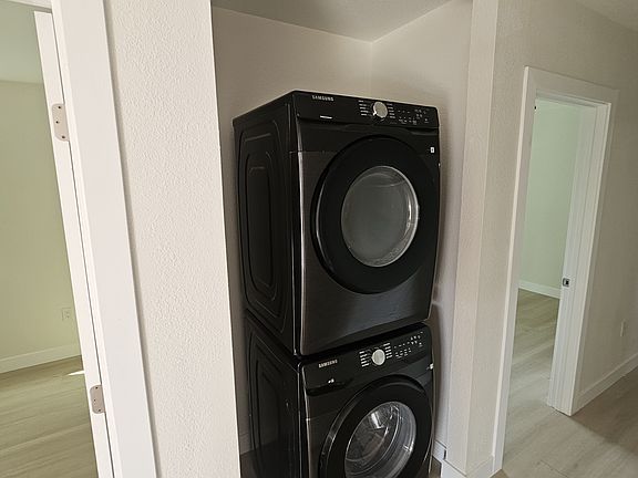 3rd image of 1771 Oxford Way