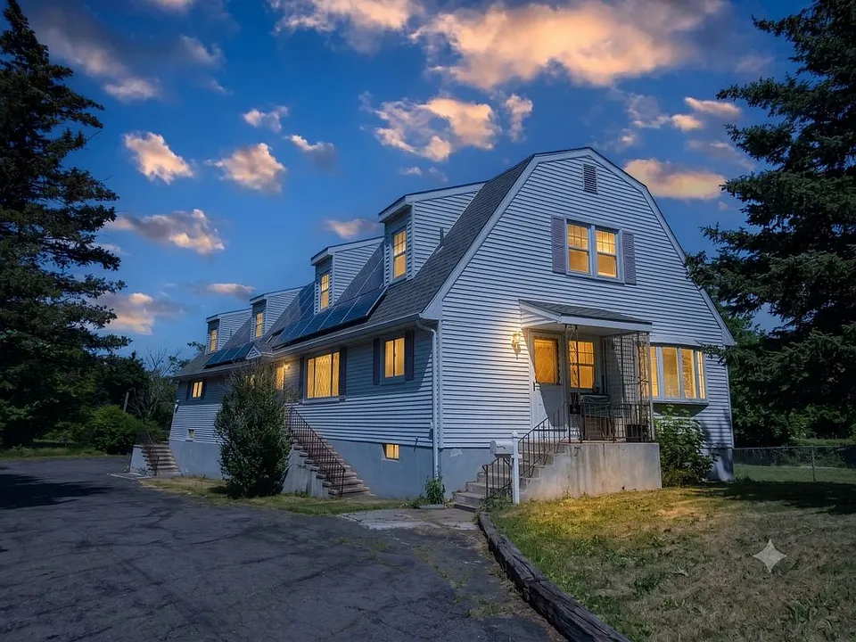 64 Gladden St