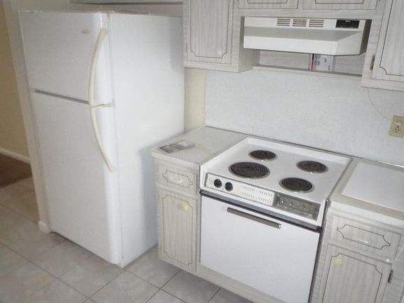 5th image of 1600 Tallwood Ave APT 306