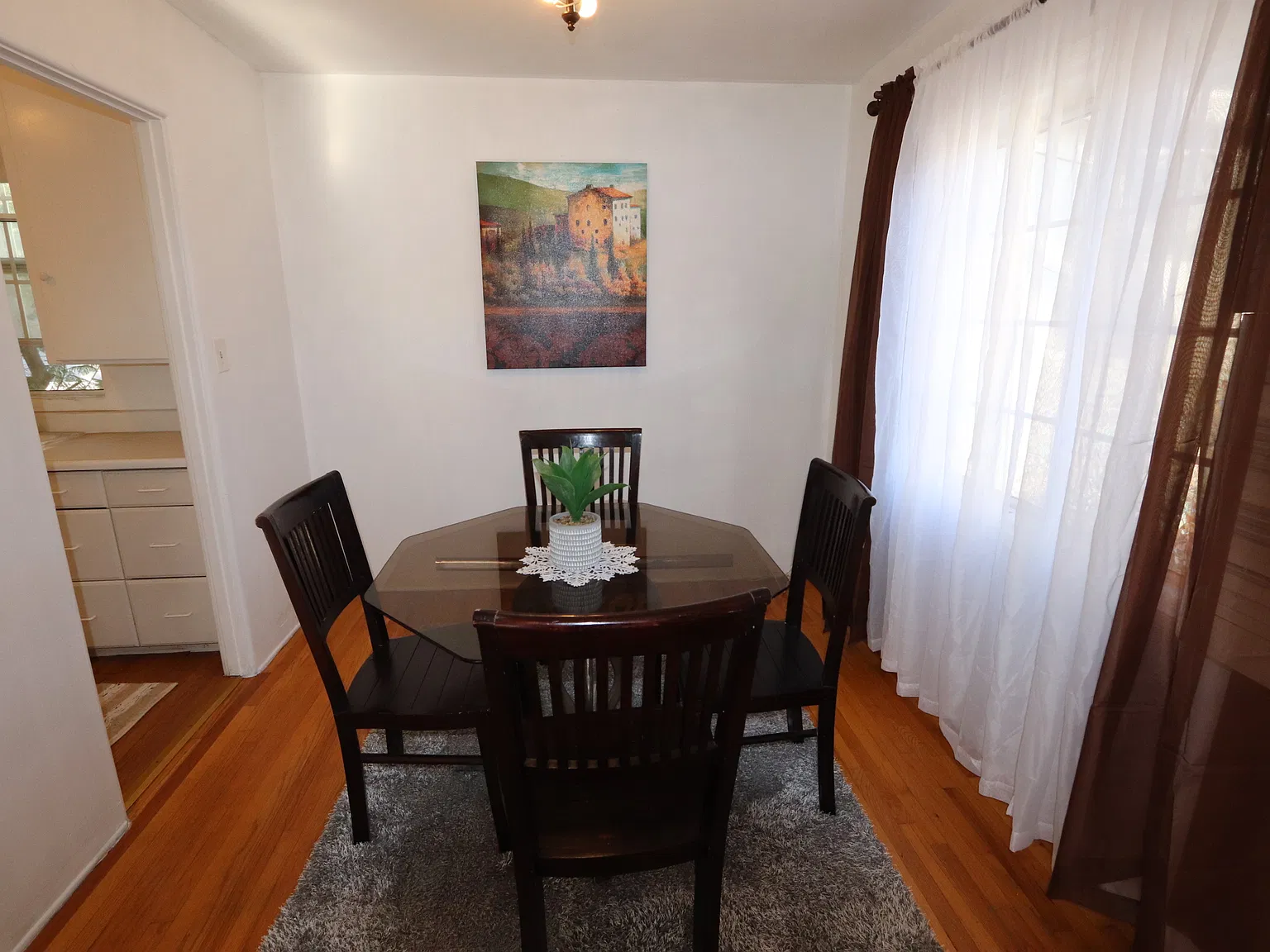 1 bed, 650 sqft, $2,400 — Photo 3