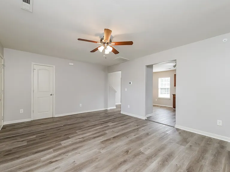 5063 Hogan Point Ct — Photo 4
