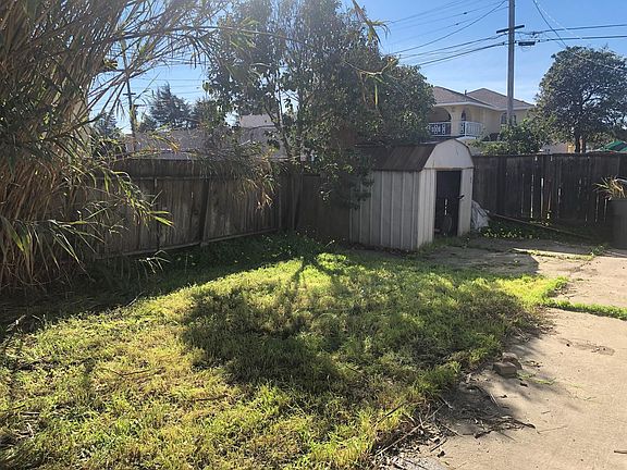 2nd image of 458 Green St