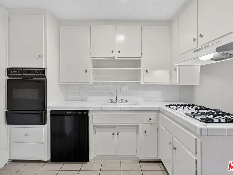 15540 Moorpark St #7 — Photo 5