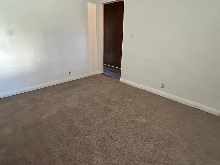 208 W Elizabeth St — Photo 5