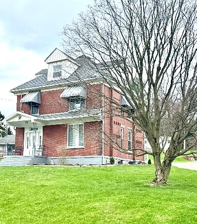 1st image of 637 Spring St