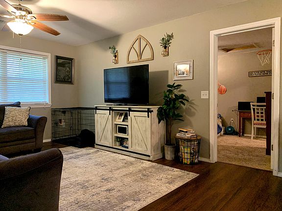 4th image of 1800 Meadowbrook Ln