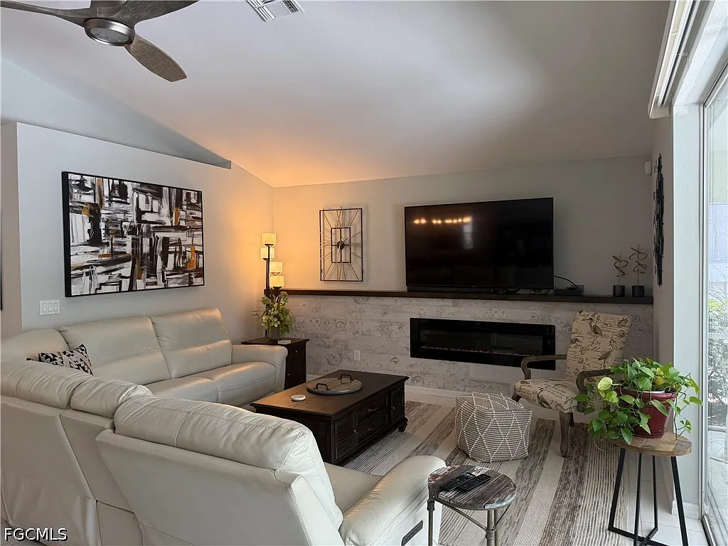 2 bed, 2.0 bath, 1513 sqft, $5,500 — Photo 3