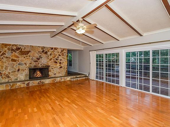 5th image of 224 Hartwell Dr