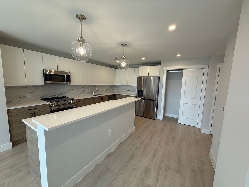 1st image of 22 Brook St #506B