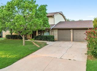 8900 Lakeaire Dr, Oklahoma City, OK 73132