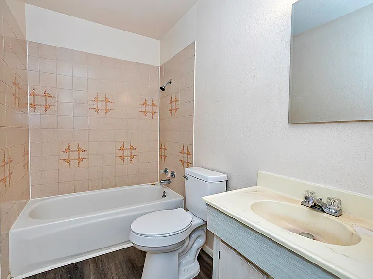 1236 W 20th Pl — Photo 6