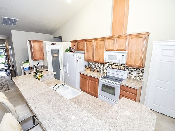 5th image of 12516 NE 23rd Ave