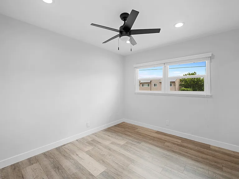 623 E Chevy Chase Dr #D — Photo 8