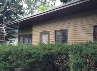 636 N Hough St, Barrington, IL 60010