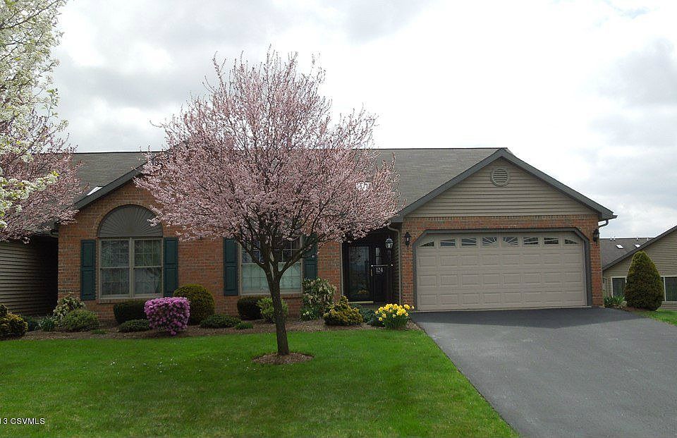 2nd image of 124 Woodsedge Dr