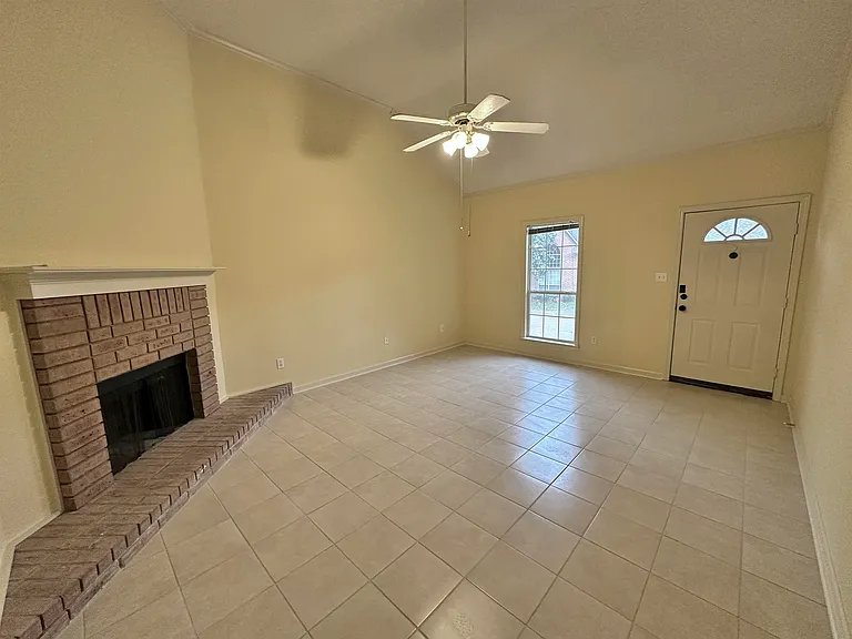 596 Ashley Glen Cir W — Photo 5