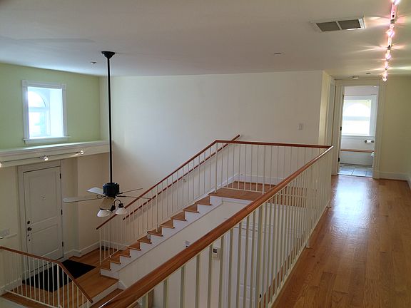 3rd image of 915 High St APT C
