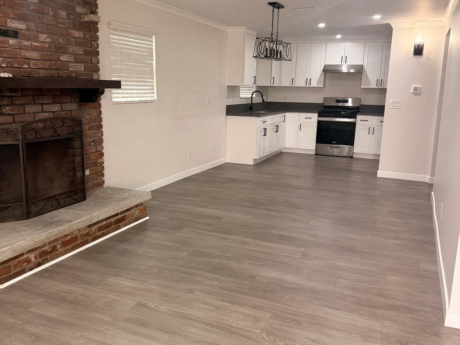 2 bed, 1000 sqft, $2,600 — Photo 2