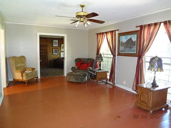 4th image of 916 E Evergreen St