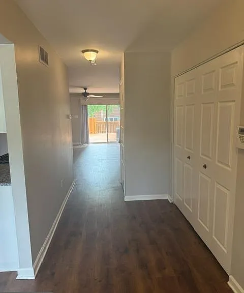 110 Pin Oak Ct — Photo 2