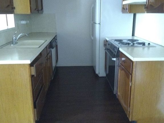 4th image of 310 Castlewood Dr APT 4
