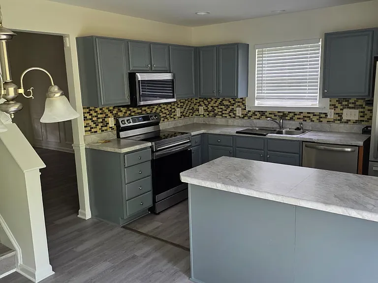 7925 Averette Hill Dr — Photo 12