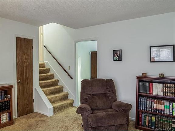 5th image of 1711 Pioneer Dr