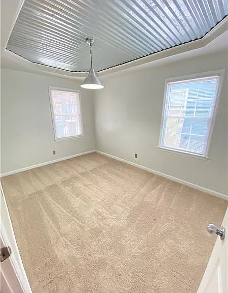 614 E Duffy St — Photo 4