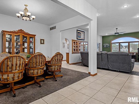 4th image of 430 Lakeview Ln