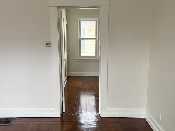 5th image of 115 Melrose Ave S #2