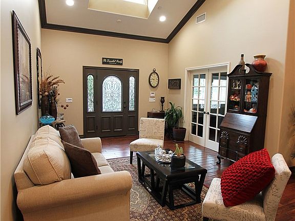 5th image of 515 Eton Dr