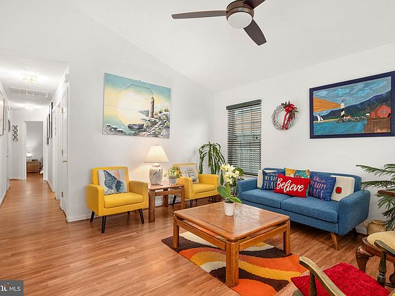 3rd image of 38568 Hemlock Dr