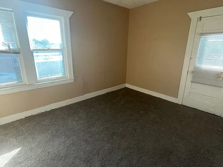 2645 W Grand St — Photo 13