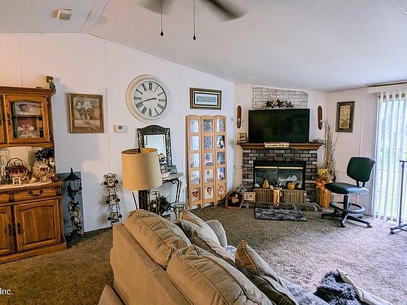5th image of 270 SE BRITT Place