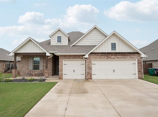 708 Chisholm Trails Dr, Yukon, OK 73099