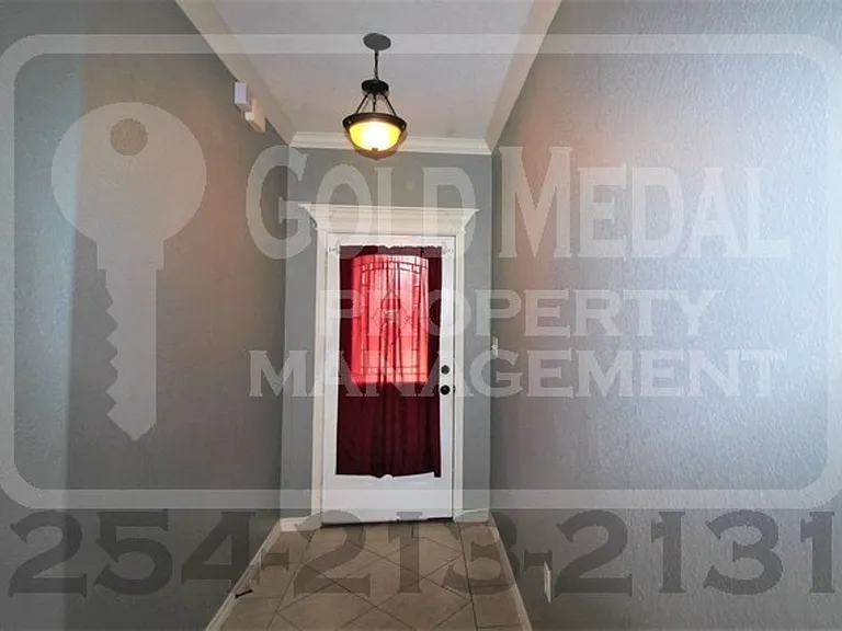 401 Hedy Dr — Photo 2