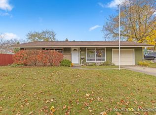 153 Pershing Dr NE, Grand Rapids, MI 49505
