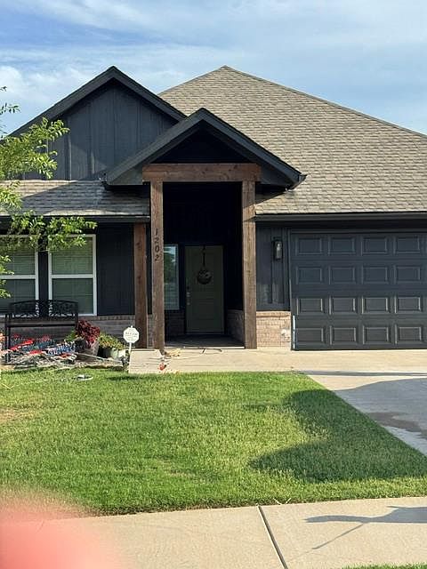 1st image of 1202 Magnolia Dr