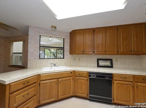 2nd image of 6130 Royal Breeze